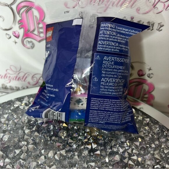 LEGO Disney Cinderella's Mini Castle Set - Blue and White garden castle - Picture 2 of 5